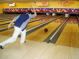 This image has an empty alt attribute; its file name is bowling.jpg